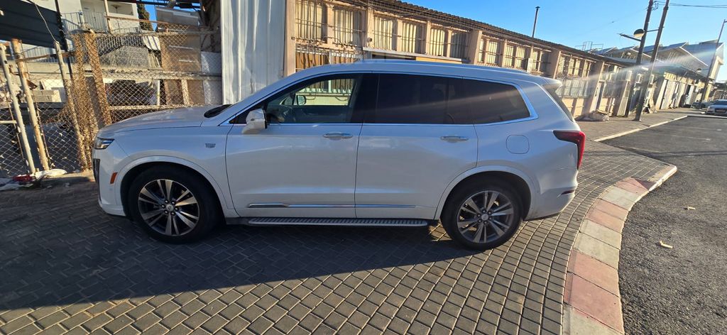 קאדילק XT6
