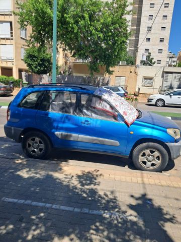 טויוטה RAV4