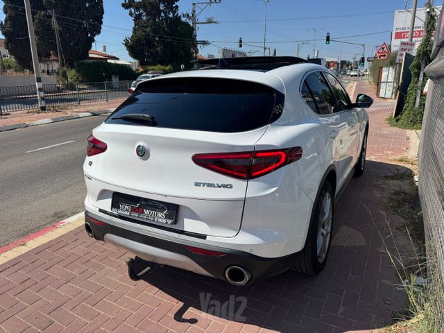 אלפא רומיאו סטלביו