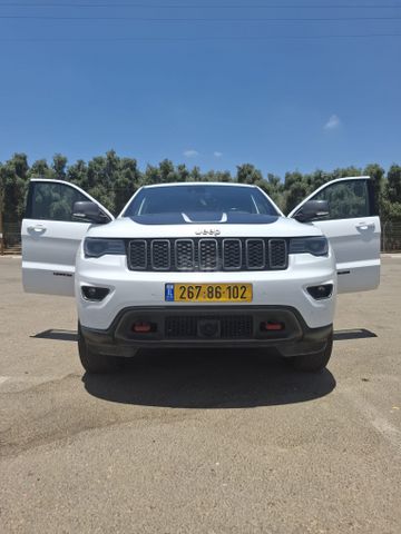 מודעת רכב ג'יפ גרנד צ'ירוקי