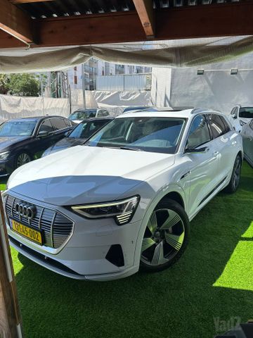 מודעת רכב אאודי E-tron