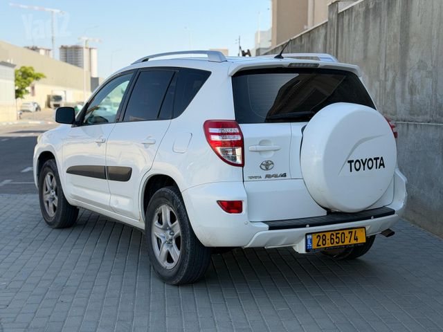 טויוטה RAV4