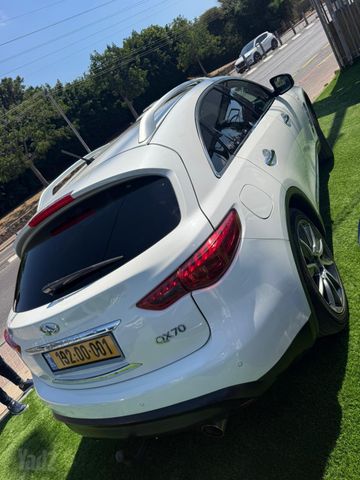 אינפיניטי QX70