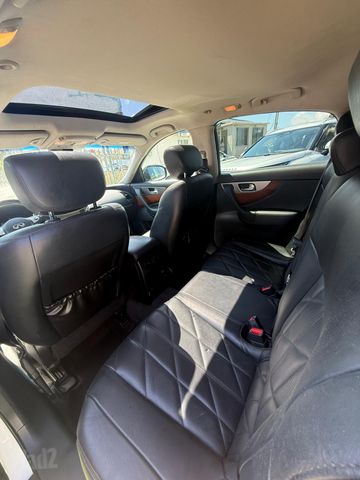 אינפיניטי QX70