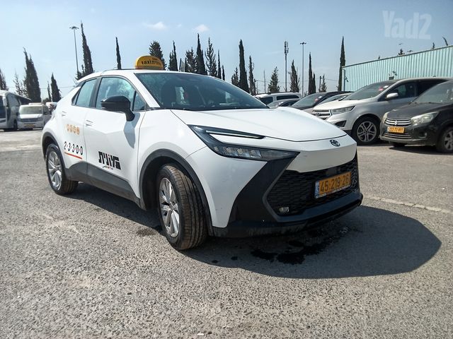 מודעת רכב טויוטה C-HR