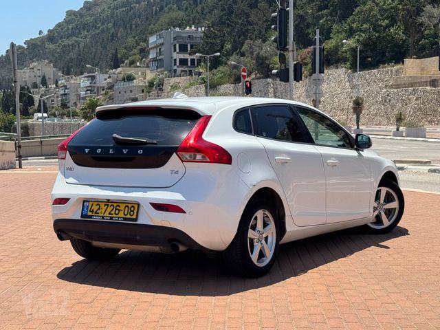 וולוו V40