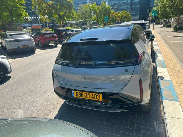 זיקר X