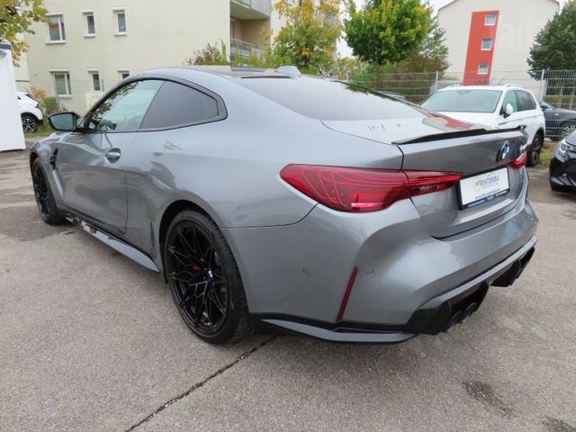 ב מ וו M4