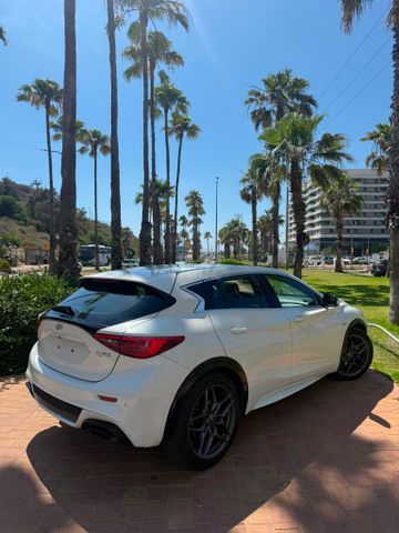 אינפיניטי Q30
