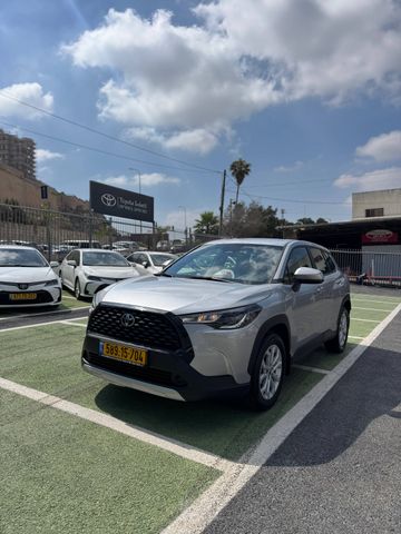 מודעת רכב טויוטה קורולה קרוס