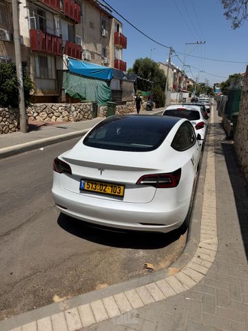 מודעת רכב טסלה מודל 3