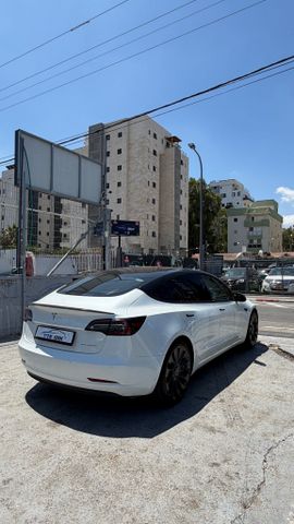 טסלה מודל 3