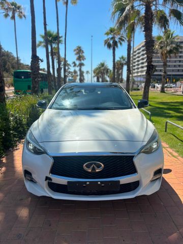 אינפיניטי Q30