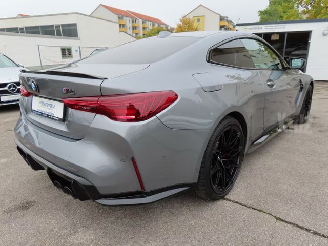 ב מ וו M4