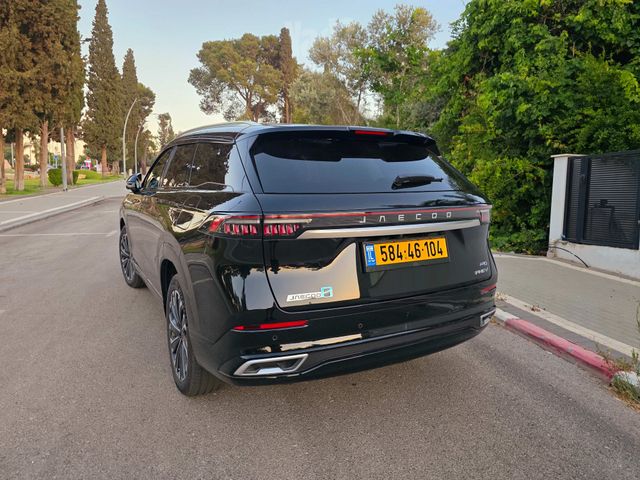 ג'אקו J8