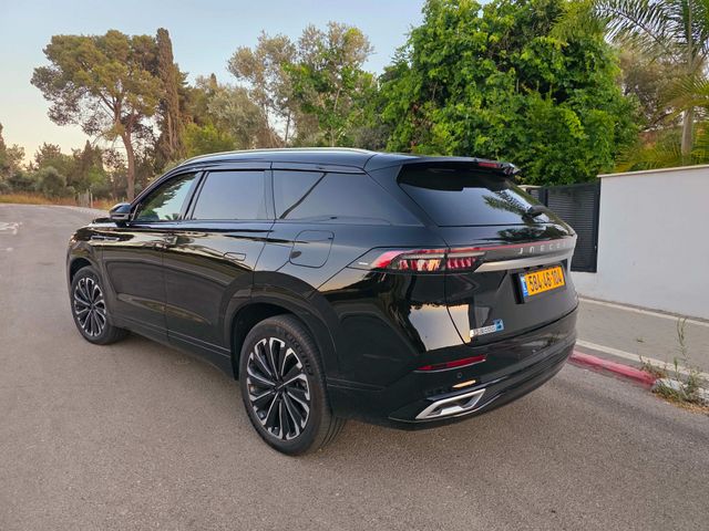 ג'אקו J8