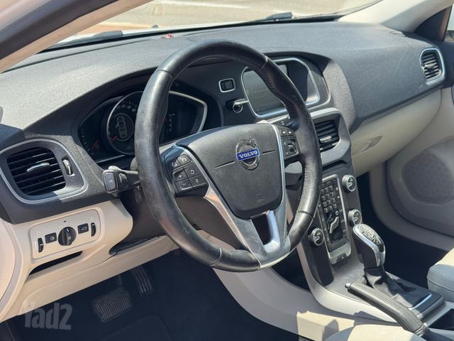 וולוו V40