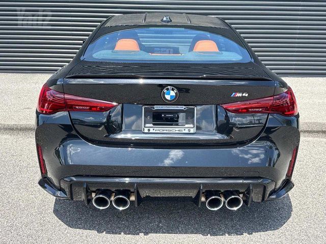 ב מ וו M4