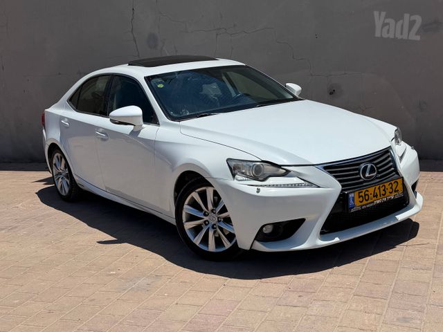 לקסוס IS