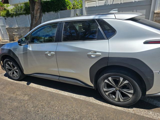 טויוטה bZ4X