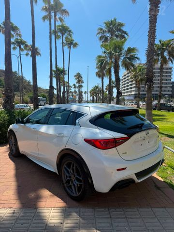 אינפיניטי Q30