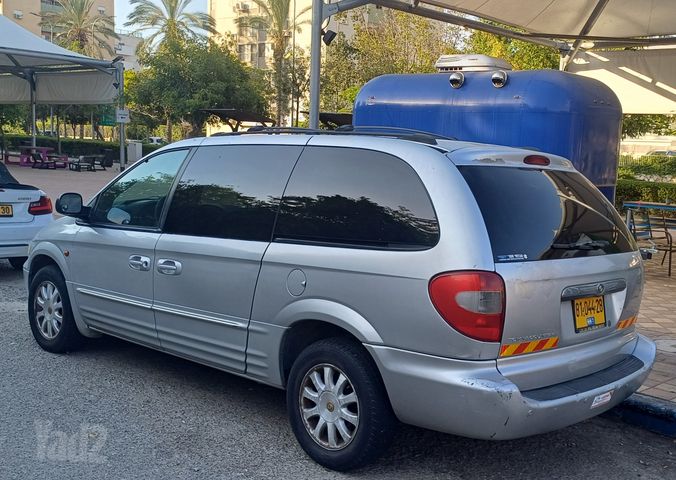מודעת רכב קרייזלר טאון אנד קאנטרי