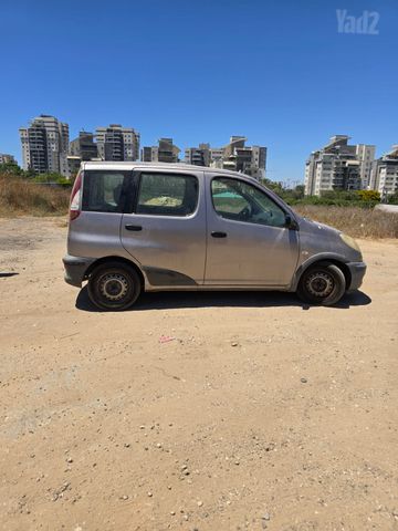 טויוטה יאריס
