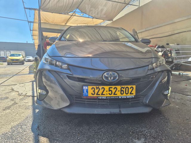 טויוטה פריוס