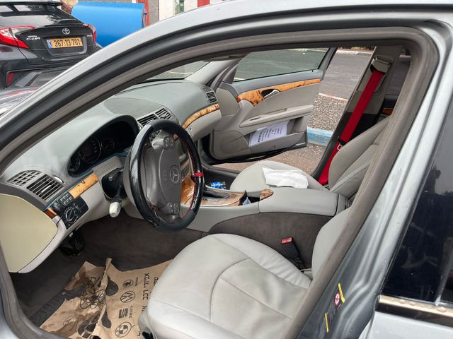 E-class Luxury E 280 אוט׳ בנזין סדאן 4 דל 3.0 (231 כ״ס)