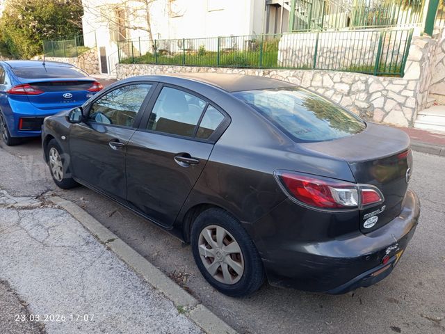 מודעת רכב מאזדה 3