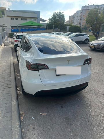 מודעת רכב טסלה מודל Y