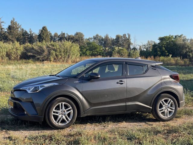 מודעת רכב טויוטה C-HR