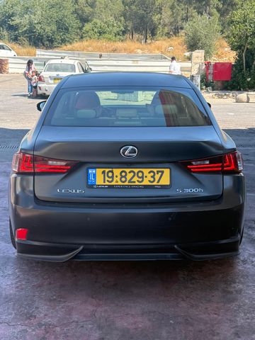 לקסוס IS