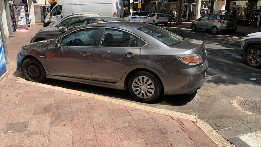 מודעת רכב מאזדה 6