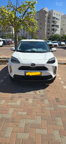 מודעת רכב טויוטה יאריס קרוס