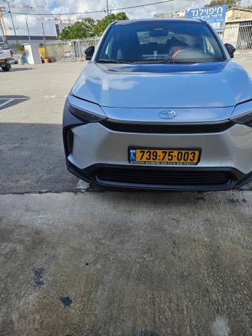 טויוטה bZ4X