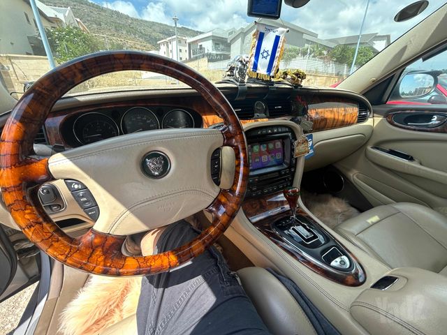 יגואר XJ