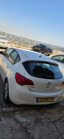 אופל אסטרה