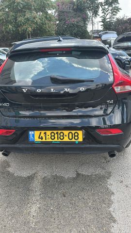 וולוו V40