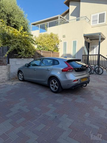 וולוו V40