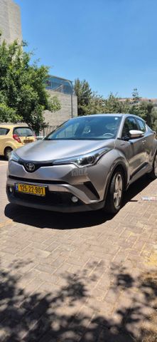מודעת רכב טויוטה C-HR