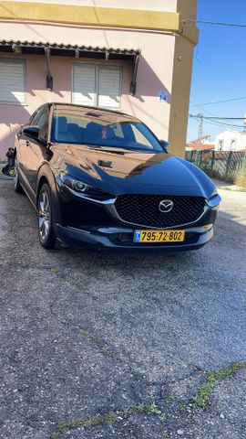 מודעת רכב מאזדה CX-30
