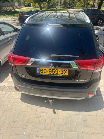 מיצובישי אאוטלנדר