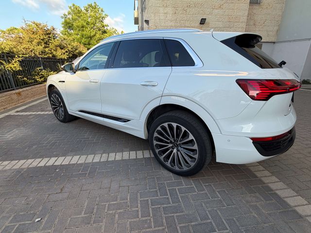 מודעת רכב אאודי Q8 e-tron