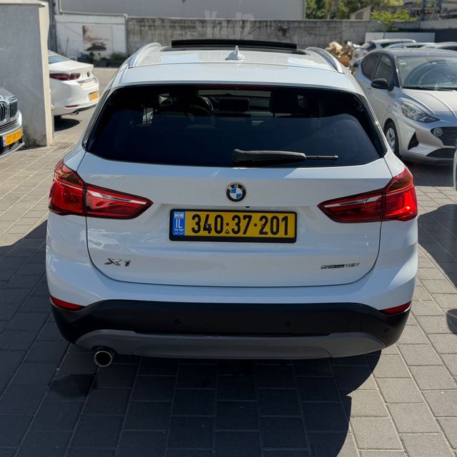 ב מ וו X1