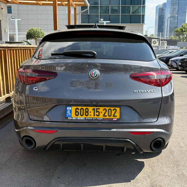 אלפא רומיאו סטלביו