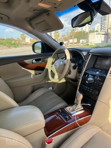 אינפיניטי QX70