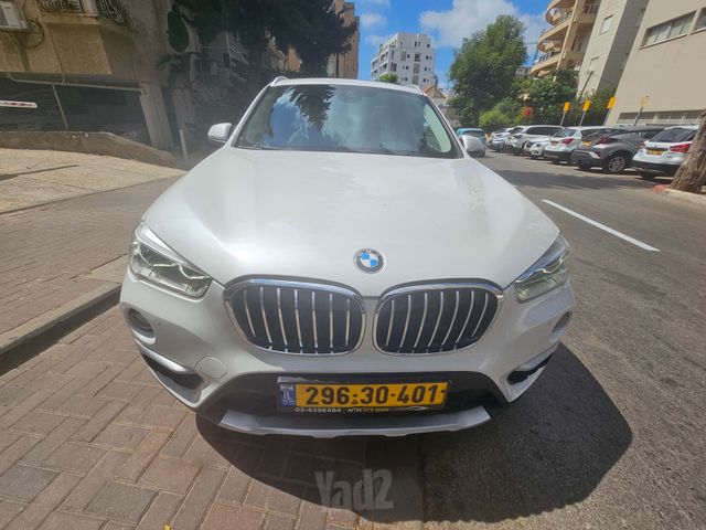 ב מ וו X1