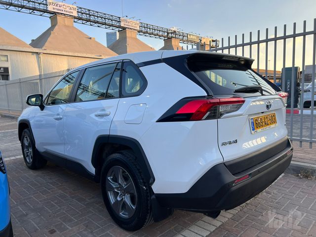 טויוטה RAV4