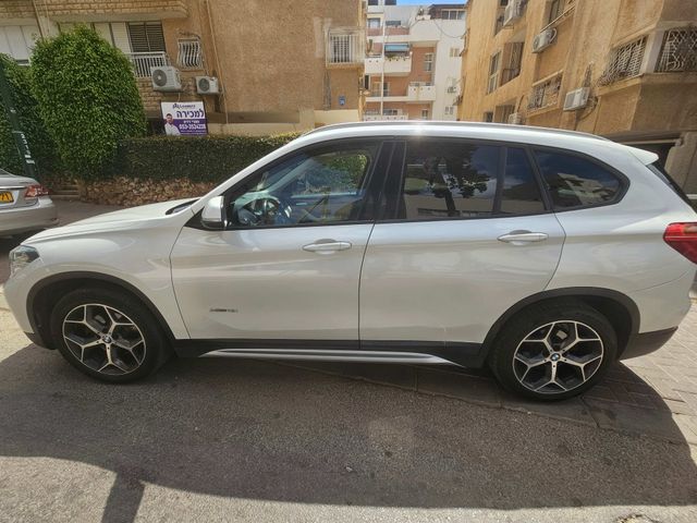 ב מ וו X1
